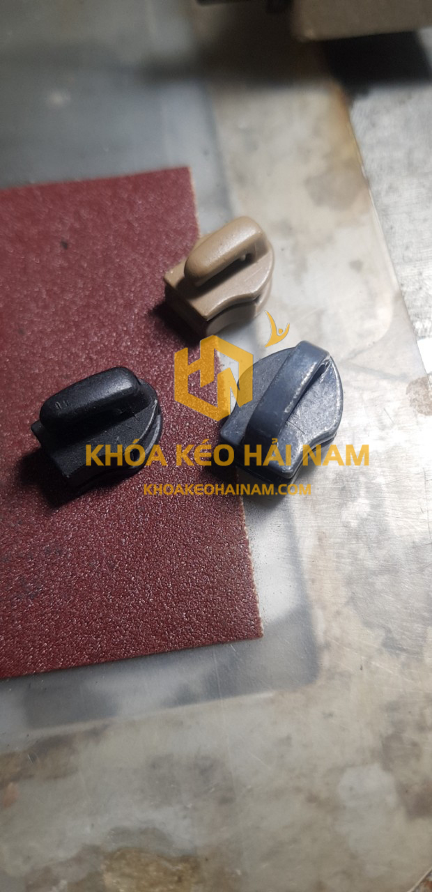 Đầu khóa kéo nylon YKK 42